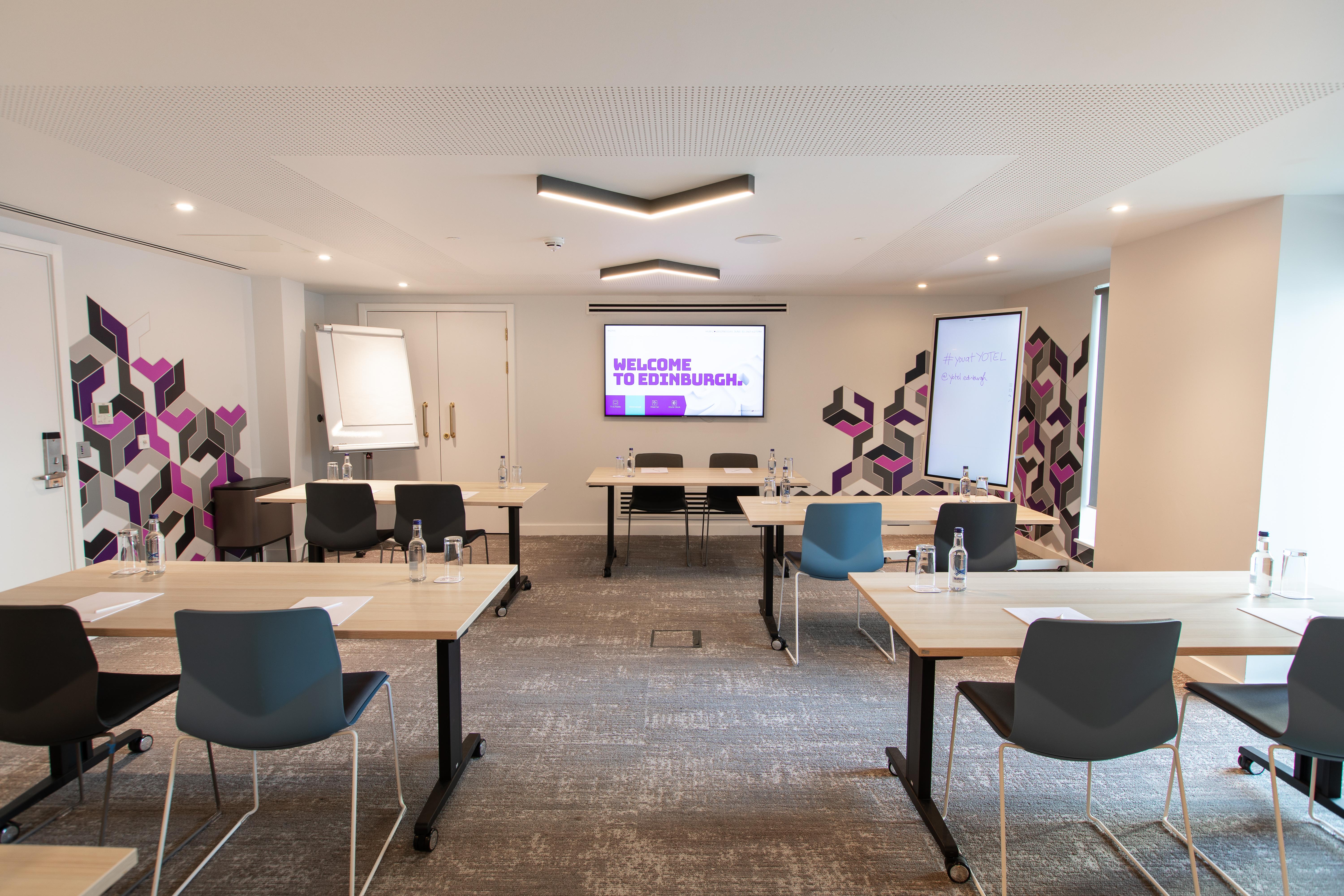 Yotel Edinburgh Exterior photo A meeting room at Edinburgh Airport Hotel